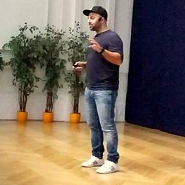 Ali Mahlodji zu Gast am BRG Schuhmeierplatz